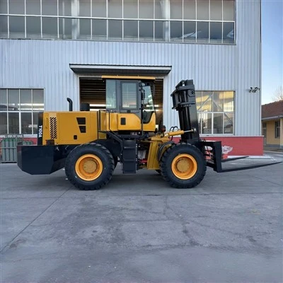 4-Forklift għal kull Terren b'Wheel Drive